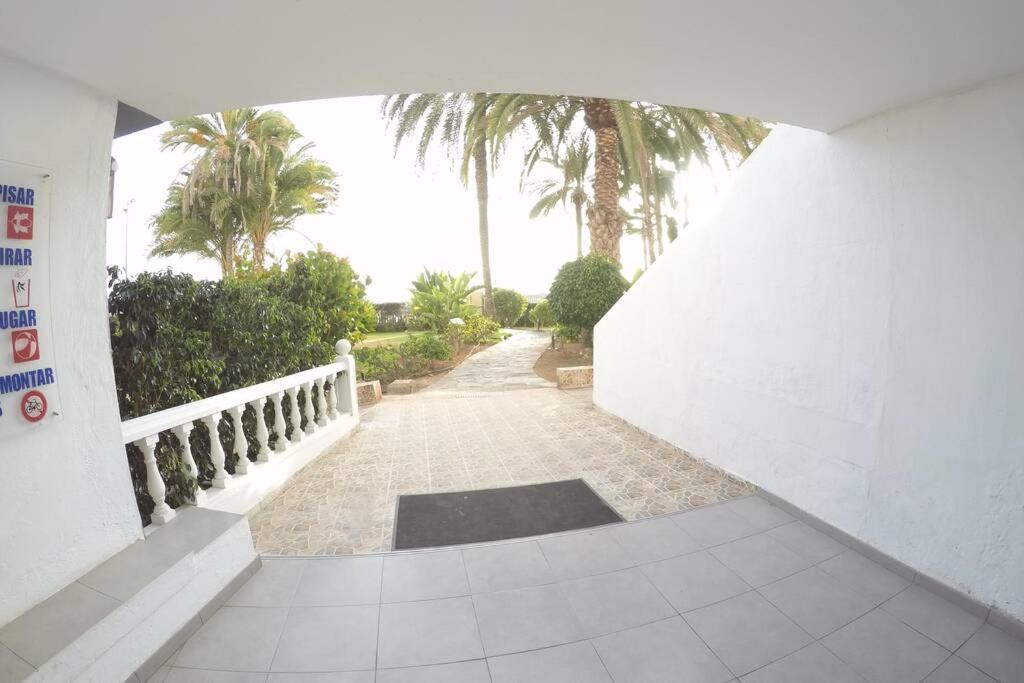 Studio Apartment La Lajilla Located At Beachfront Arguineguin Exteriör bild