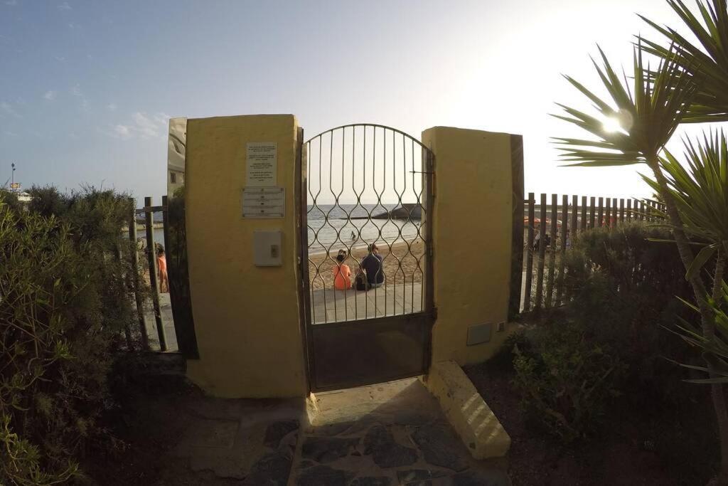 Studio Apartment La Lajilla Located At Beachfront Arguineguin Exteriör bild